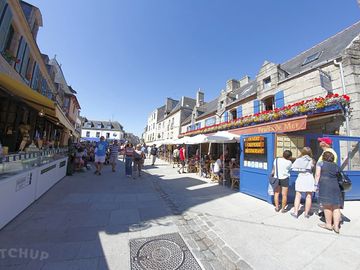 Concarneau, 45 minutes away