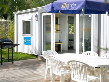 Deck with seating and barbecue