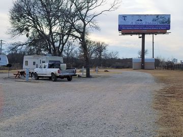 Small park right alongside the i-20 for easy access