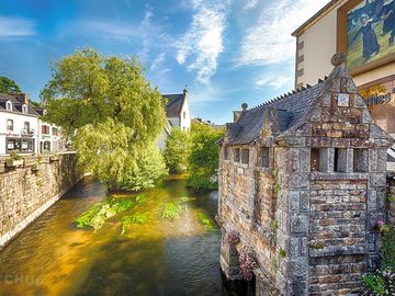 Pont-aven is half an hour away