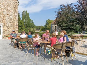 Bar terrace in front of the castle and lake