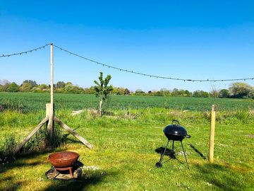 Bbq and fire pit