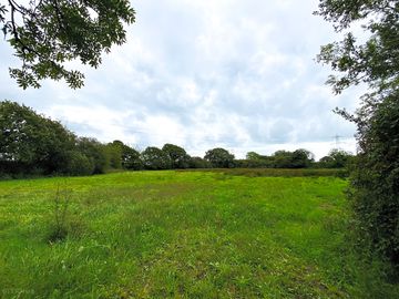 Wild camping, no showers, portaloo available.