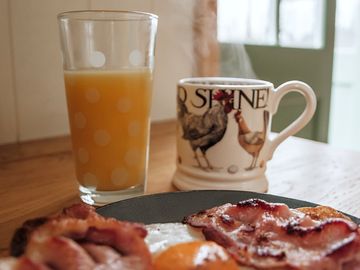 Sizzle, serve, and savour your perfect breakfast.