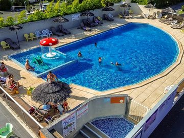 Piscine extérieure chauffée