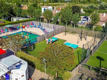 Aire de jeux & jeux d'eau