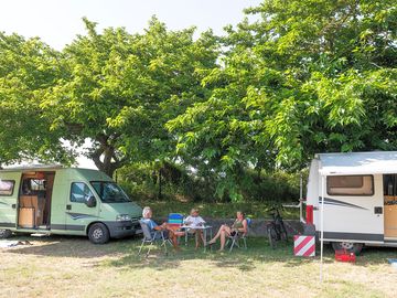 Vacanciers dans le camping atc routes du monde à arcachon la hume © marine monteils