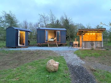 The hut, outdoor kitchen and bathroom