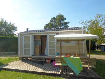 Loisir static caravan with outdoor space