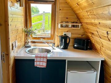 Kitchenette with toaster, kettle and microwave. all crockery and cutlery provided.