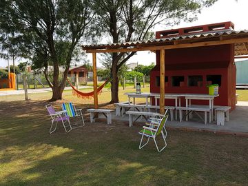 Outdoor kitchen with grills, washbasin, stove and fridge (added by manager 10 May 2017)