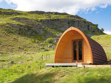 Pod in front of Craig Laggan