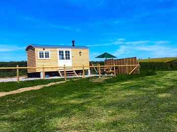 Outdoor space around the shepherd's hut (added by manager 06 Jun 2019)