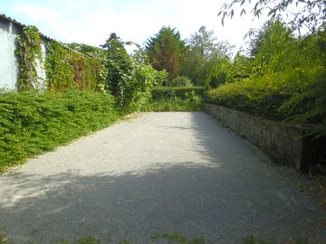 Pétanque courts, the battle begins