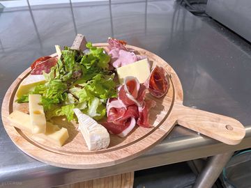 Planche apéritif charcuteries et fromages
