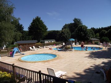 Swimming pool and paddling pool