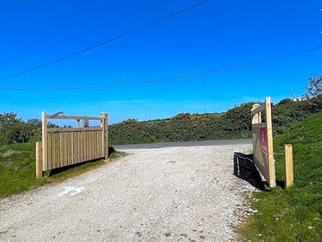 Extra-wide gated entry