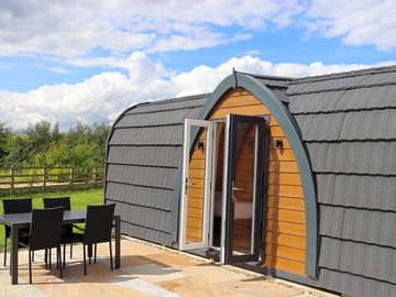 One bedroom glamping pod