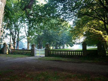 Entrance to château de kermenguy