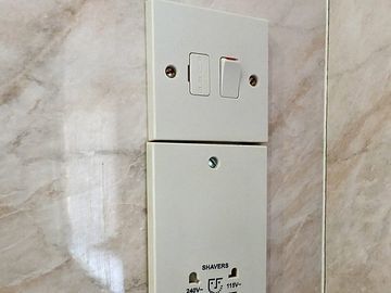 Shaver port in the gents