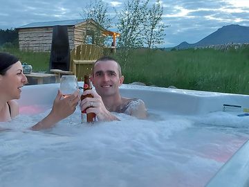 Kingfishers cabin private hot tub