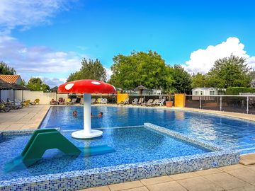 Piscine extérieure chauffée