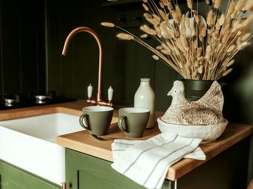 Belfast sink and gas hob in the kitchen