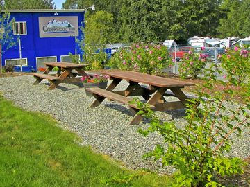 Picnic area in the garden (added by manager 30 Jan 2016)