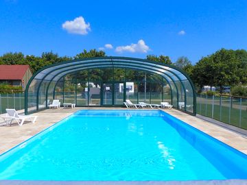 Swimming pool with retractable cover (added by manager 19 Dec 2018)