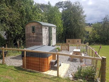 The hut has an enclosed garden so you and your pets can relax