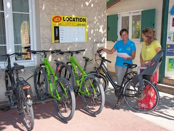 Location de vélos à la réception : musculaire ou électrique, vtt, vtc, et vélo enfant.