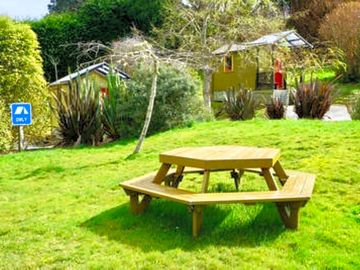 Picnic table