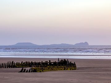 Cefn sidan sands 40 minutes' drive