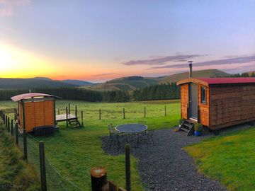Hut and barbecue hut