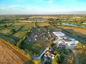 Cotswold lakes camping