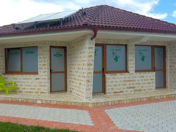 Amenities block with toilets, showers and launderette