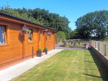 Private drive, parking space and the garden