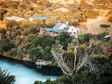 African safari lodge accommodation