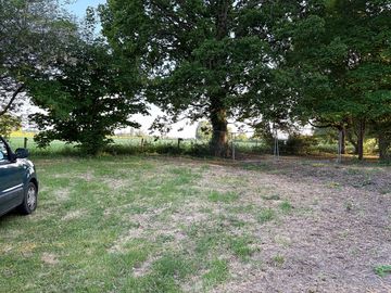Non-electric forest floor tent pitch