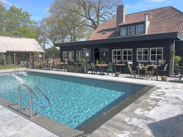 Het verwarmde zwembad