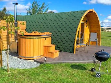 Hot tub and barbecue area