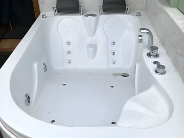 Bath tub