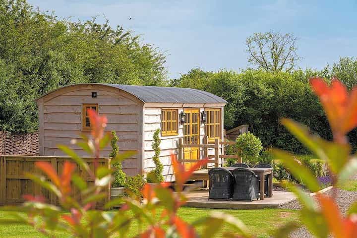 Glamping near me open now