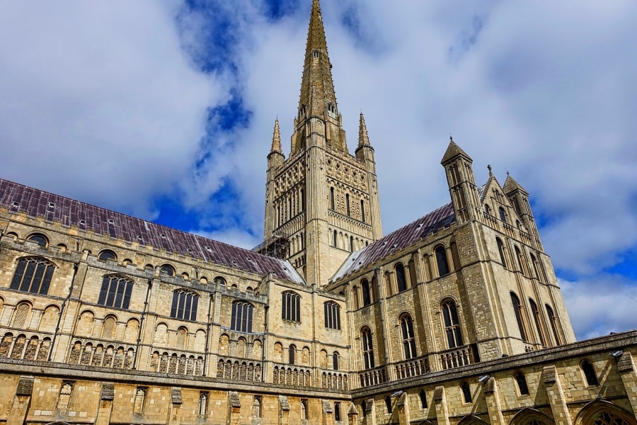 Norwich Cathedral (MemoryCatcher/Pixabay)