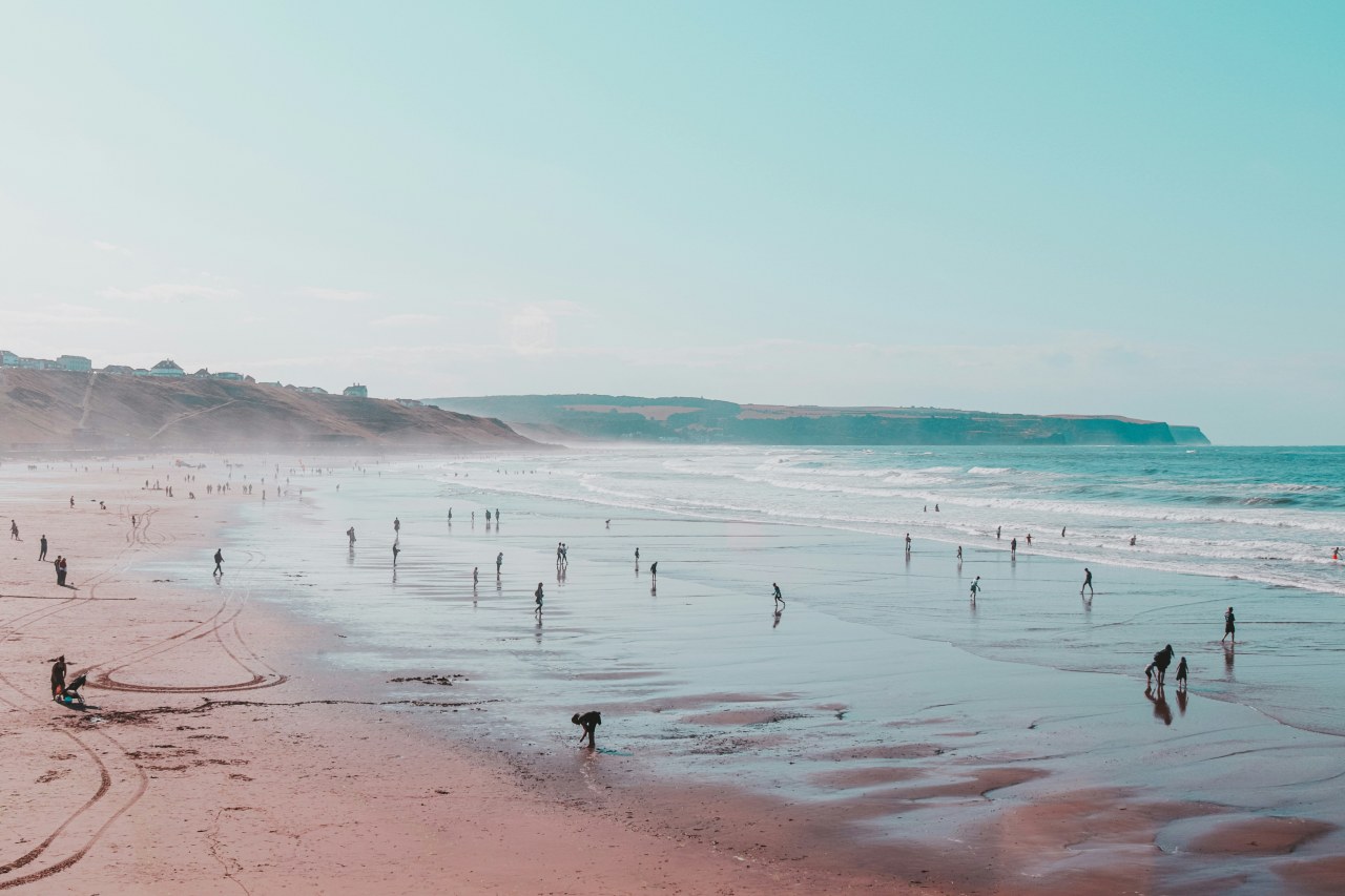 Whitby Beach (Different Resonance/Unsplash)