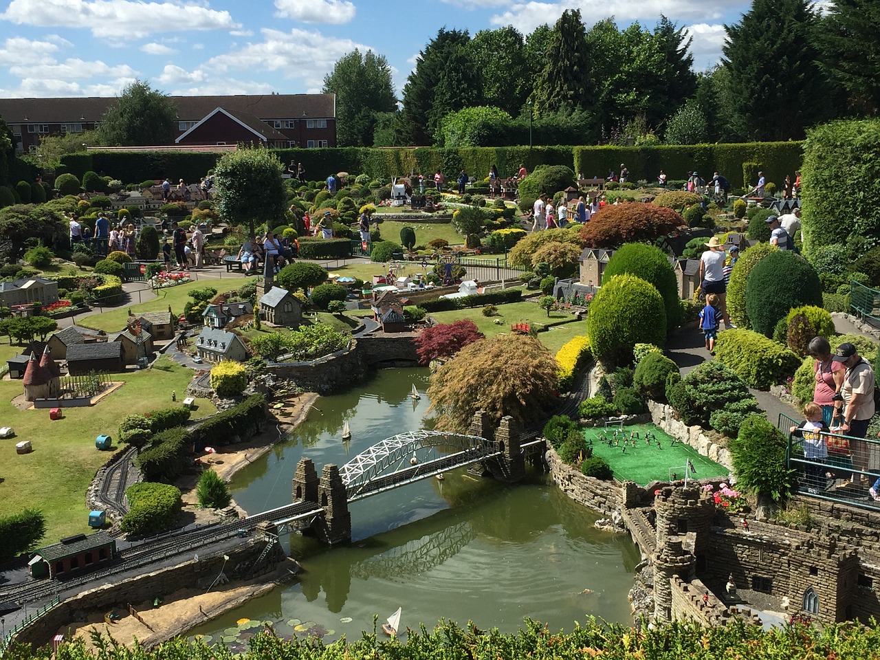 There’s so much detail to look out for at Bekonscot Model Village (Pixabay)