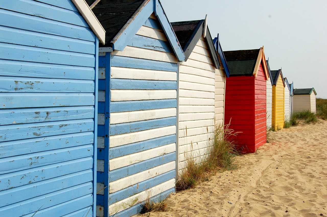 Colourful beach huts at Southwold (Alex B/Pixabay )