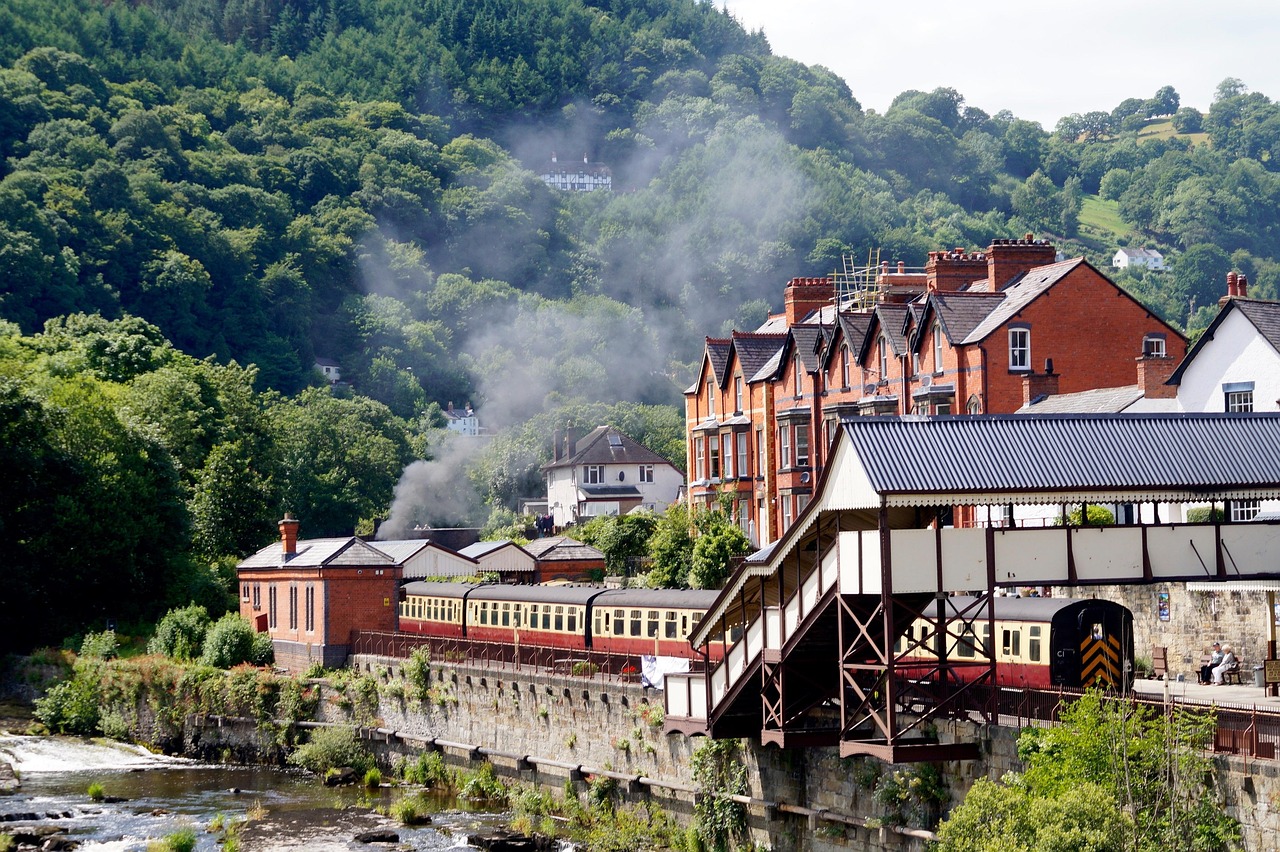 Llangollen’s museums and trains are among our must-do activities (Hayho/Pixabay)