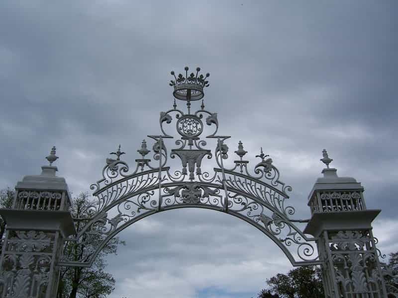 The impressive gateway to Cholmondeley Castle (Susan McManus on Freeimages) The impressive gateway to Cholmondeley Castle (Susan McManus on Freeimages)