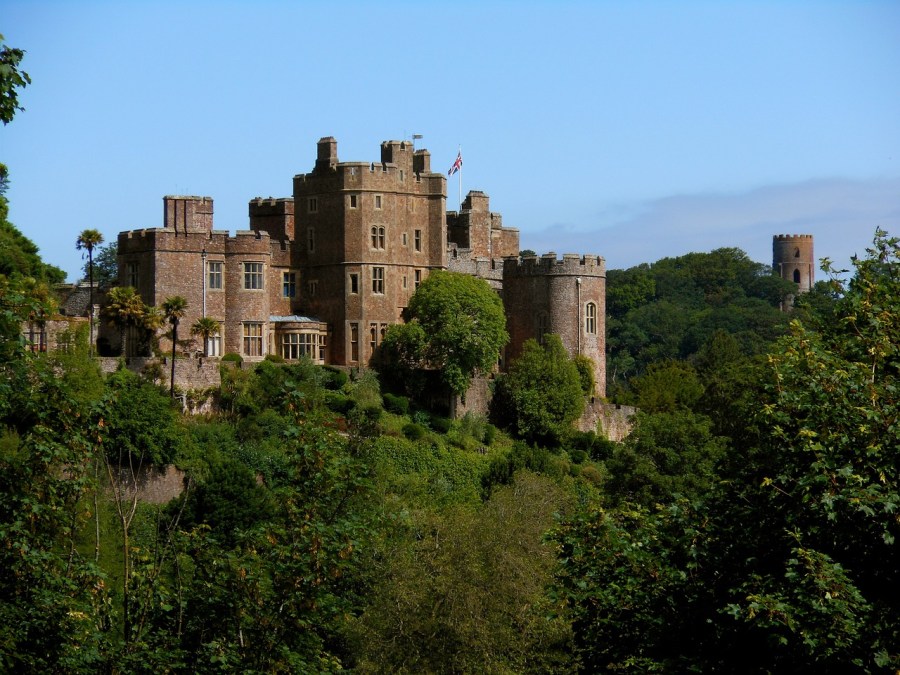 Dunster Castle (MarcntomsmumO/Pixabay)